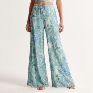 NWT Abercrombie Ultra Wide Leg Blue Print Pants